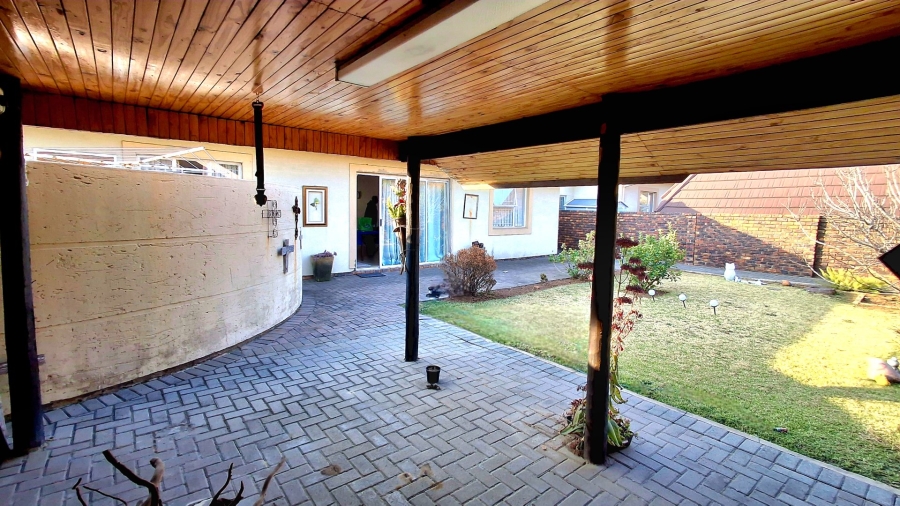 2 Bedroom Property for Sale in Roodia Free State